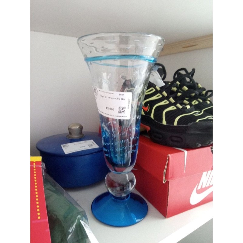 Coupe en verre soufflé bleu 