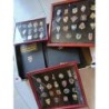 Lot coffrets insignes.militaire  et 8 livres 