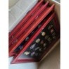 Lot coffrets insignes.militaire  et 8 livres 