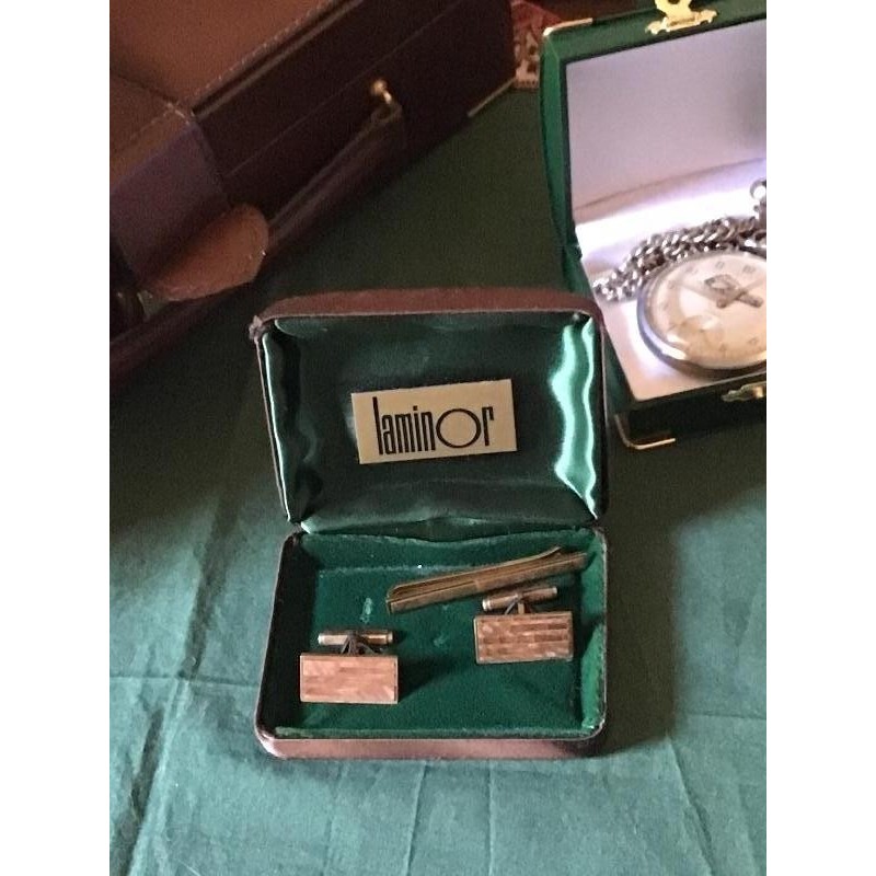 Ancien coffret complet bouton de machettes pince cravate plaqué or Laminor 