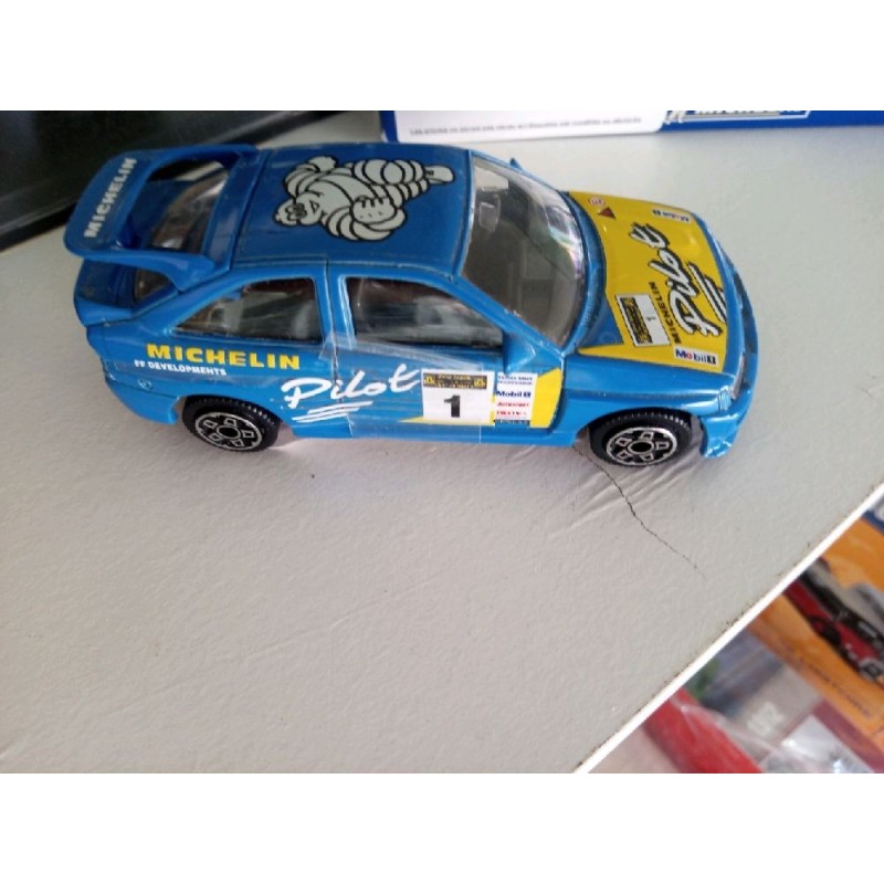 ESCORT  RS  COSWORTH  MICHELIN Pilote 1:43e sans boite - NEUVE - jamais joué
