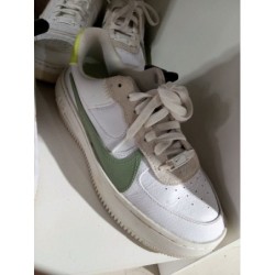 Basket Nike blanche/kaki...