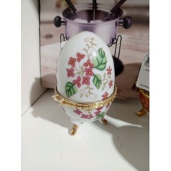 Oeuf Blanc, fleurs, rose
