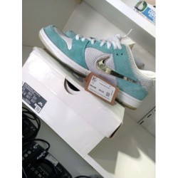 Sb dunk April low t45