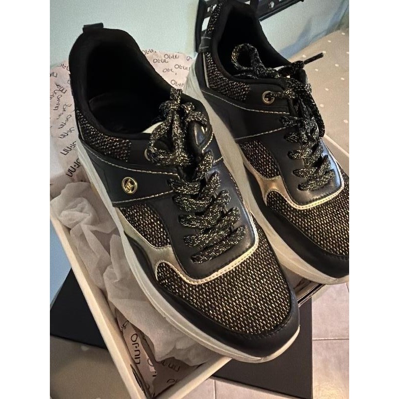 Tennis liujo taille 39