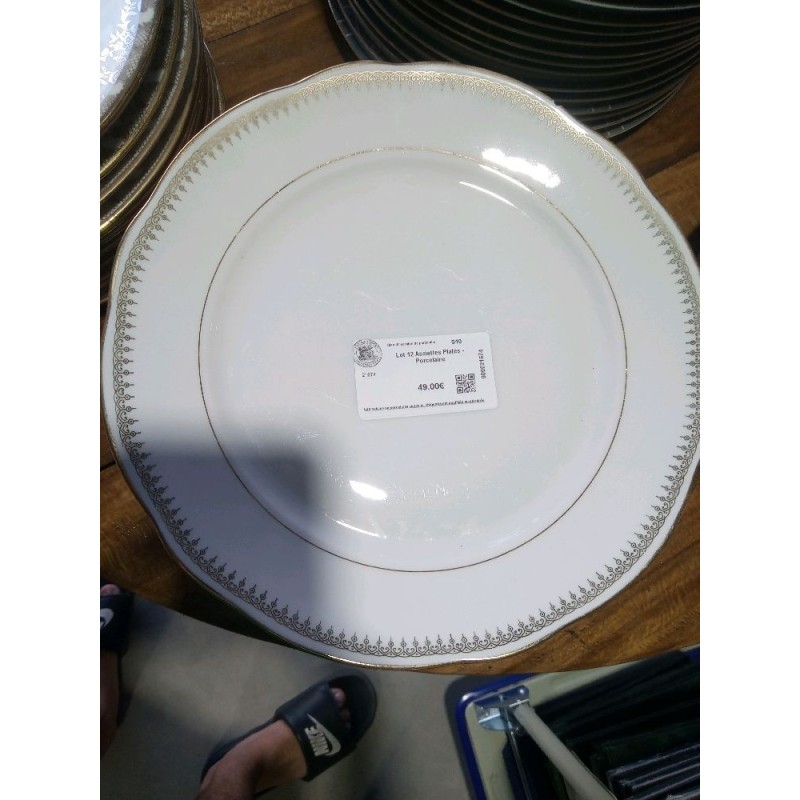 Lot 12 Assiettes Plates - Porcelaine